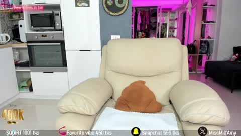Snapshot of amysuperheroes chatting on 01-11-25, 01:32 Next stream Dec 3 online show from 01-11-25, 01:32