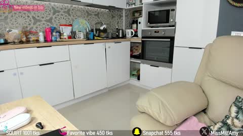 Snapshot of amysuperheroes chatting on 01-22-25, 09:24 Next stream Dec 3 online show from 01-22-25, 09:24