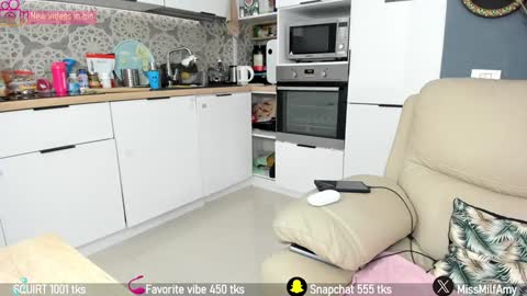 Snapshot of amysuperheroes chatting on 01-22-25, 12:27 Next stream Dec 3 online show from 01-22-25, 12:27