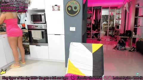 Snapshot of amysuperheroes chatting on 10-18-25, 08:15 Next stream Dec 3 online show from 10-18-25, 08:15