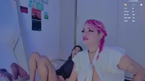 Snapshot of amyy_rouse chatting on 06-18-26, 08:57 Collinns online show from 06-18-26, 08:57