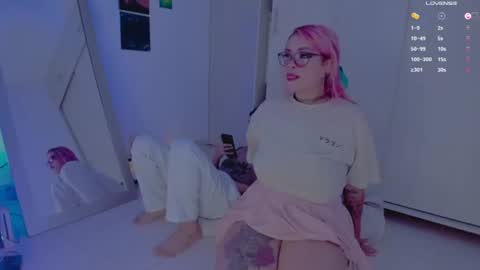 Snapshot of amyy_rouse chatting on 06-20-26, 04:10 Collinns online show from 06-20-26, 04:10