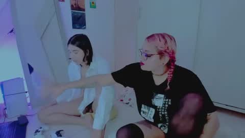 Snapshot of amyy_rouse chatting on 07-14-26, 06:51 Collinns online show from 07-14-26, 06:51