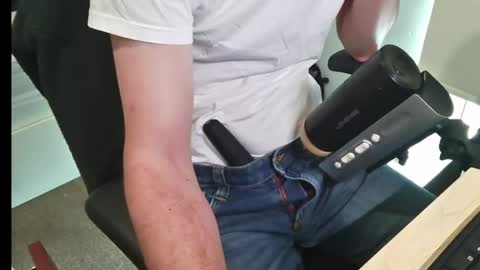 A online show from 05-01-26, 08:41
