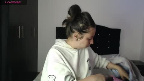 Snapshot of ana_arms_ chatting on 04-09-26, 02:55 ana_arms_ online show from 04-09-26, 02:55