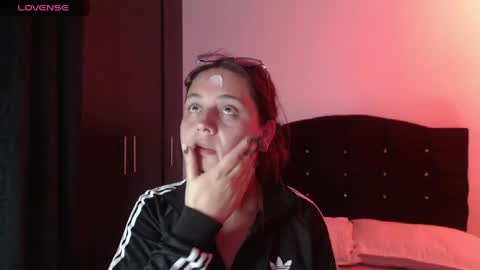 Snapshot of ana_arms_ chatting on 05-04-26, 03:57 ana_arms_ online show from 05-04-26, 03:57