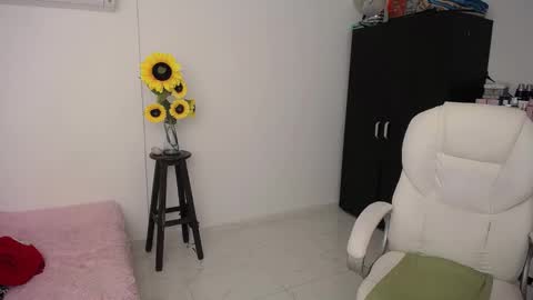 Snapshot of ana_hotmilf chatting on 12-16-24, 01:21 Ana online show from 12-16-24, 01:21