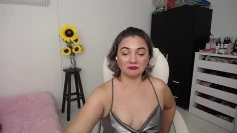 Snapshot of ana_hotmilf chatting on 12-21-24, 01:36 Ana online show from 12-21-24, 01:36