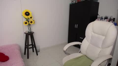 Snapshot of ana_hotmilf chatting on 12-22-24, 07:11 Ana online show from 12-22-24, 07:11