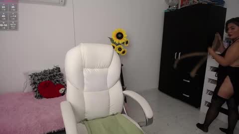 Snapshot of ana_hotmilf chatting on 12-25-24, 09:33 Ana online show from 12-25-24, 09:33