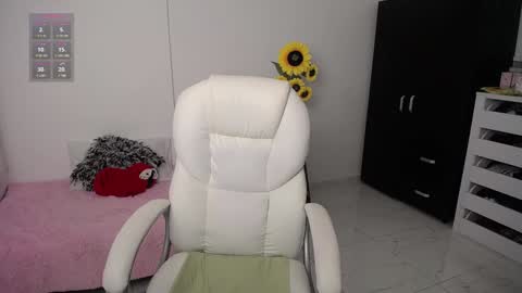 Snapshot of ana_hotmilf chatting on 12-30-24, 11:06 Ana online show from 12-30-24, 11:06