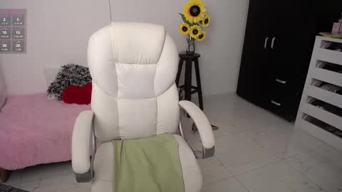 Snapshot of ana_hotmilf chatting on 12-31-24, 02:08 Ana online show from 12-31-24, 02:08