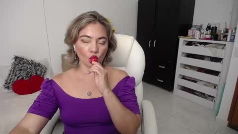 Snapshot of ana_hotmilf chatting on 01-08-25, 11:09 Ana online show from 01-08-25, 11:09