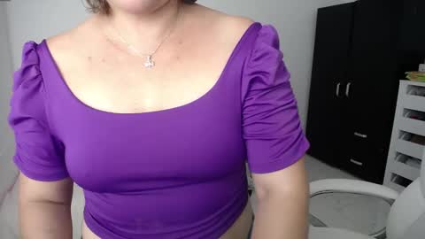 Snapshot of ana_hotmilf chatting on 01-28-25, 11:17 Ana online show from 01-28-25, 11:17