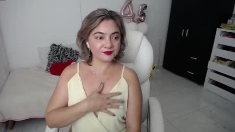 Snapshot of ana_hotmilf chatting on 01-31-25, 01:02 Ana online show from 01-31-25, 01:02