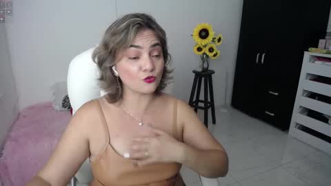 Snapshot of ana_hotmilf chatting on 02-10-25, 11:02 Ana online show from 02-10-25, 11:02