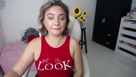 Snapshot of ana_hotmilf chatting on 02-14-25, 10:59 Ana online show from 02-14-25, 10:59