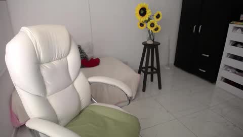 Snapshot of ana_hotmilf chatting on 03-04-25, 12:07 Ana online show from 03-04-25, 12:07