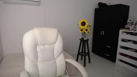 Snapshot of ana_hotmilf chatting on 03-07-25, 06:54 Ana online show from 03-07-25, 06:54