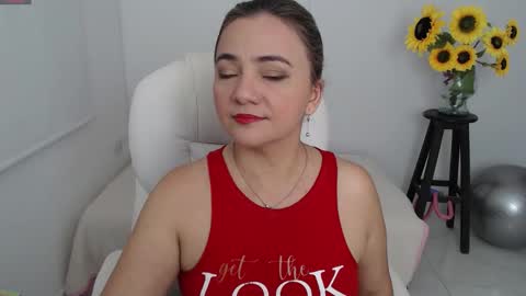 Snapshot of ana_hotmilf chatting on 09-10-25, 11:05 Ana online show from 09-10-25, 11:05