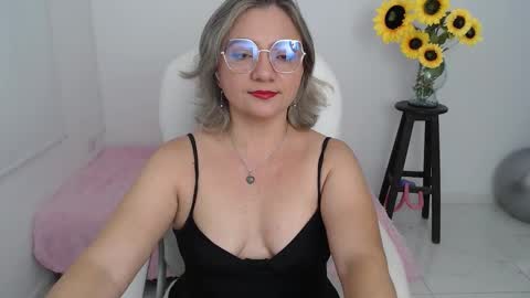 Snapshot of ana_hotmilf chatting on 09-24-25, 10:57 Ana online show from 09-24-25, 10:57