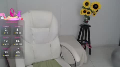 Snapshot of ana_hotmilf chatting on 10-09-25, 12:08 Ana online show from 10-09-25, 12:08