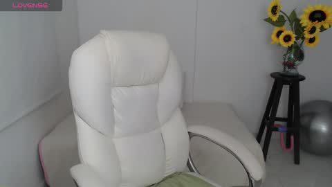 Snapshot of ana_hotmilf chatting on 10-11-25, 10:52 Ana online show from 10-11-25, 10:52