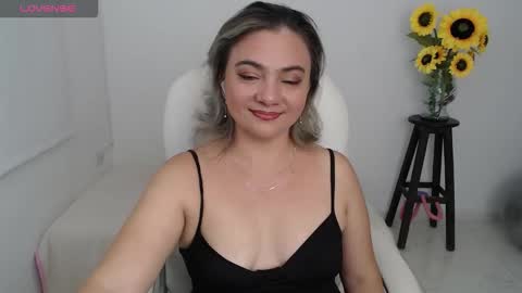 Snapshot of ana_hotmilf chatting on 10-18-25, 11:49 Ana online show from 10-18-25, 11:49