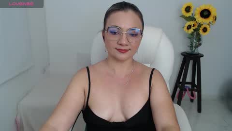 Snapshot of ana_hotmilf chatting on 10-21-25, 11:38 Ana online show from 10-21-25, 11:38
