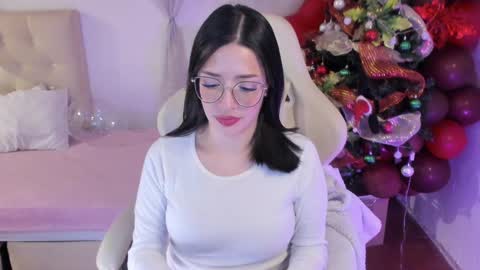 Im anna but you can call me as you want online show from 12-17-24, 12:23