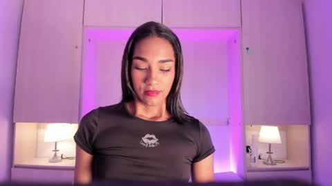 anaacollins_ online show from 05-06-26, 11:59