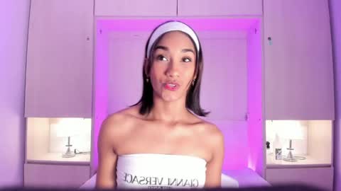 anaacollins_ online show from 05-07-26, 11:59