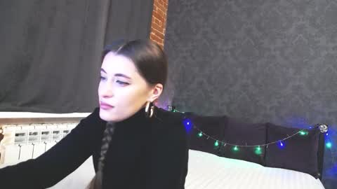 Anna online show from 11-11-25, 01:11