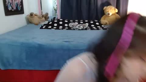 Snapshot of anabella_04 chatting on 01-05-25, 04:27 anabella_04 online show from 01-05-25, 04:27