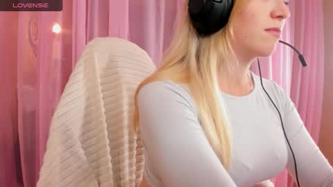 Snapshot of anabelmelody chatting on 10-12-25, 06:07 AnabelMelody online show from 10-12-25, 06:07