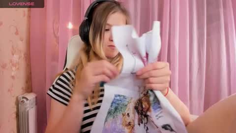 Snapshot of anabelmelody chatting on 10-22-25, 06:35 AnabelMelody online show from 10-22-25, 06:35