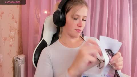 Snapshot of anabelmelody chatting on 10-25-25, 06:35 AnabelMelody online show from 10-25-25, 06:35