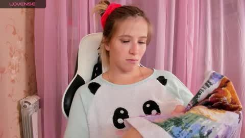 Snapshot of anabelmelody chatting on 11-16-25, 05:18 AnabelMelody online show from 11-16-25, 05:18