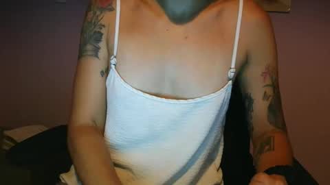 Snapshot of anabelucci_ chatting on 04-09-26, 01:27 anabelucci_ online show from 04-09-26, 01:27
