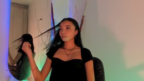 Snapshot of anabelwolf chatting on 01-21-25, 12:46 ANABEL WOLF online show from 01-21-25, 12:46