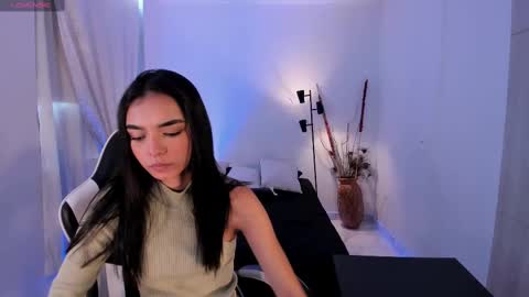 Snapshot of anabelwolf chatting on 09-17-25, 04:19 ANABEL WOLF online show from 09-17-25, 04:19