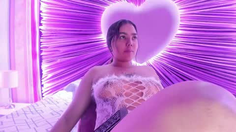 Snapshot of anaelle_bardin chatting on 04-15-26, 12:01 Anna online show from 04-15-26, 12:01