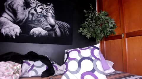 Anahi online show from 12-16-24, 09:14