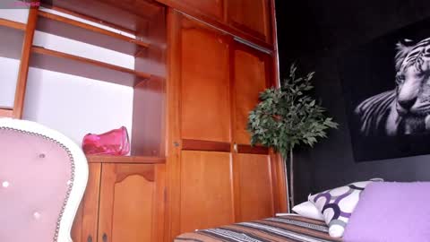 Anahi online show from 12-24-24, 03:27