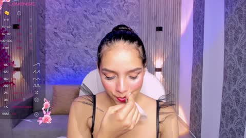 Snapshot of anahi_curlie1 chatting on 12-14-24, 07:29 Anahi Curlie online show from 12-14-24, 07:29