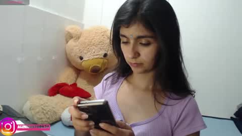 Anahi Browns online show from 02-24-25, 10:58