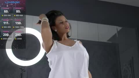 Anais online show from 10-15-25, 04:23