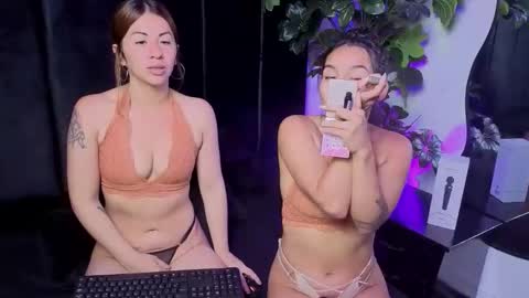 Snapshot of anales_deep_69 chatting on 04-27-26, 01:53 AbbyAndAntonela online show from 04-27-26, 01:53