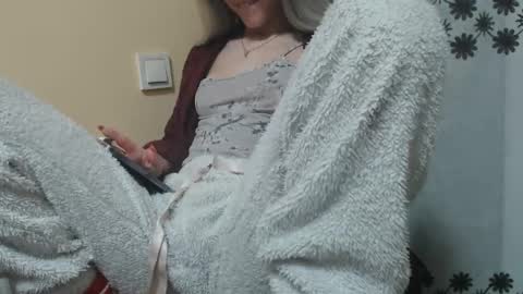 Snapshot of analove200 chatting on 02-01-25, 05:18 analove200 online show from 02-01-25, 05:18