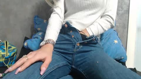 Snapshot of analove200 chatting on 02-05-25, 04:03 analove200 online show from 02-05-25, 04:03